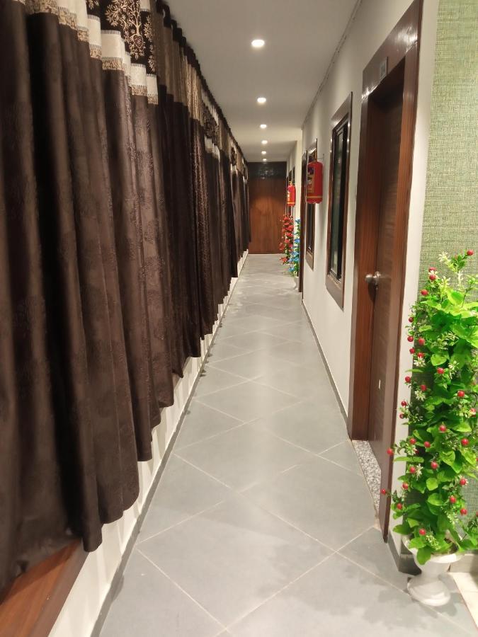 Hotel Mansarovar,Vadodara Exterior photo