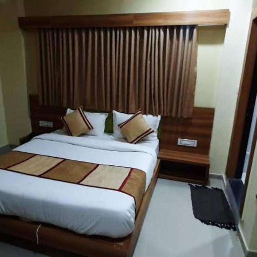 Hotel Mansarovar,Vadodara Exterior photo