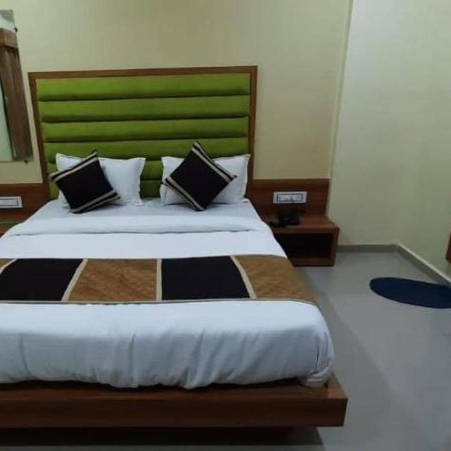 Hotel Mansarovar,Vadodara Exterior photo