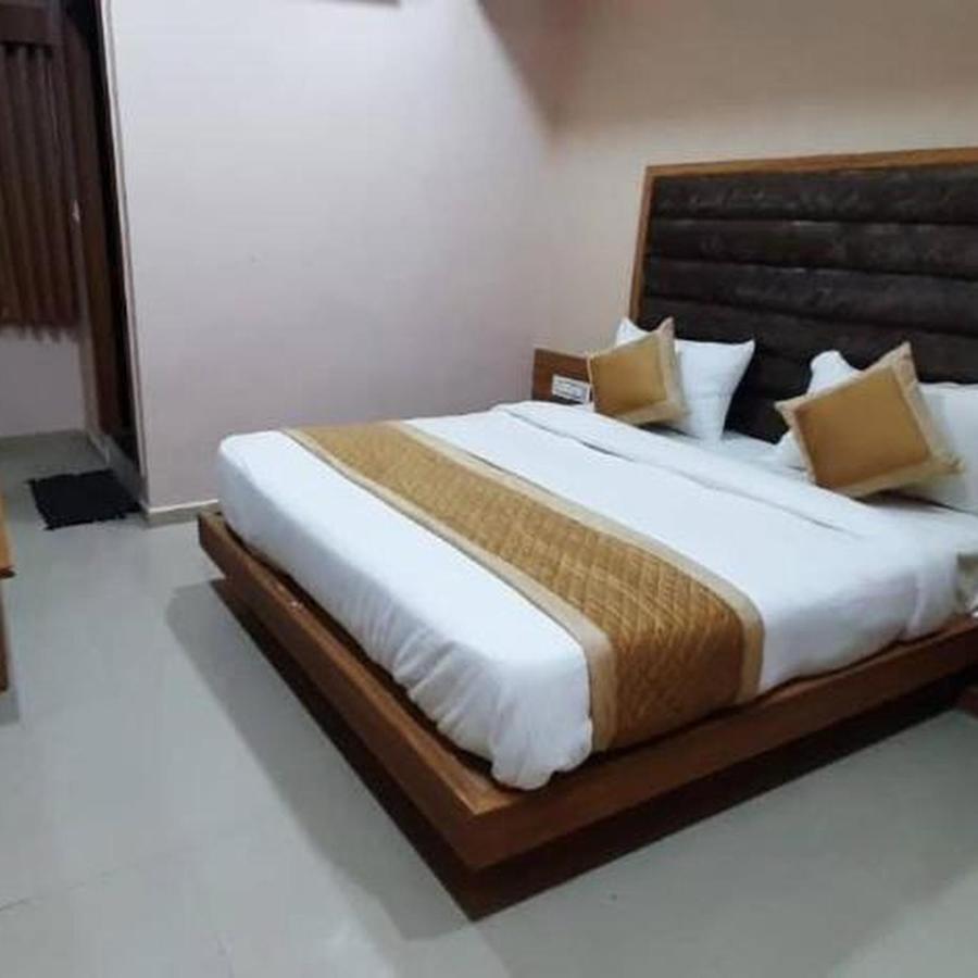 Hotel Mansarovar,Vadodara Exterior photo