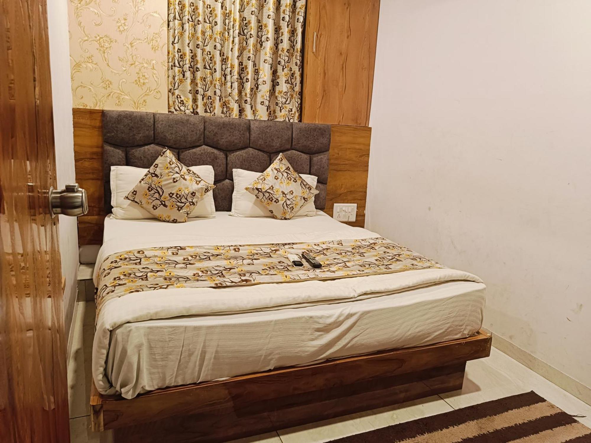 Hotel Mansarovar,Vadodara Exterior photo